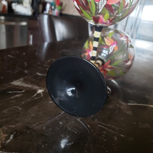 Wine glass set of 2,  painted flower clear glass black and white painted… - Picture 9 of 11